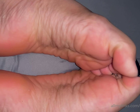 Goddess Cinnamon aka cinnamonfeet2 Foot Fetish - 09-09-2024 OnlyFans Video - Soft and wrinkled