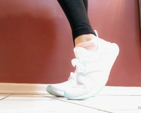 Miss Bunny aka sugarbunnybabe Foot Fetish - 10-27-2020 OnlyFans Video - Worn workout leggings