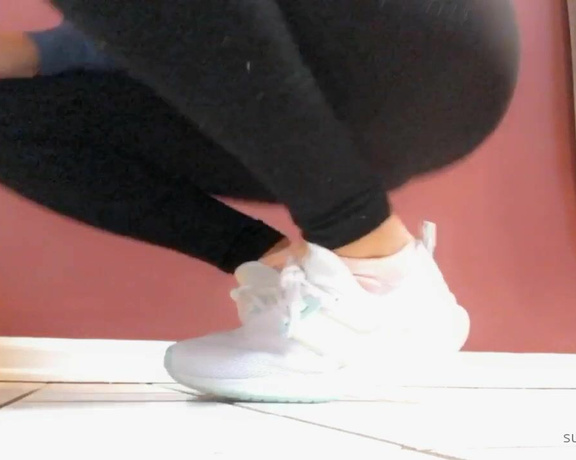 Miss Bunny aka sugarbunnybabe Foot Fetish - 10-27-2020 OnlyFans Video - Worn workout leggings