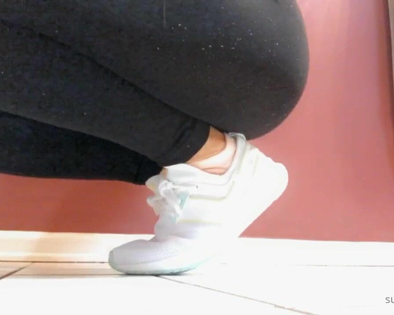 Miss Bunny aka sugarbunnybabe Foot Fetish - 10-27-2020 OnlyFans Video - Worn workout leggings