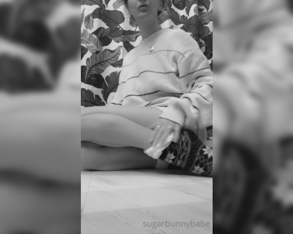 Miss Bunny aka sugarbunnybabe Foot Fetish - 01-10-2021 OnlyFans Video - How much do you love my cozy socks