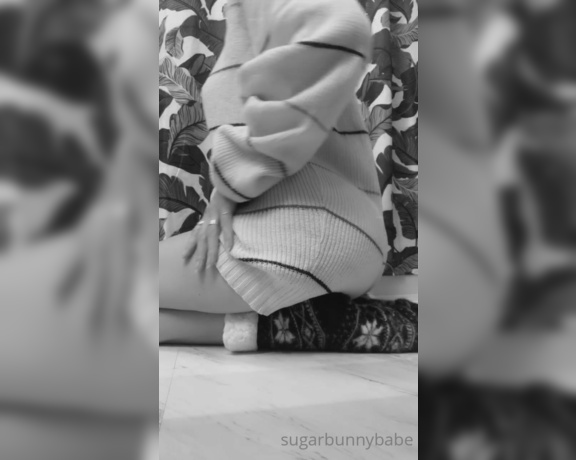 Miss Bunny aka sugarbunnybabe Foot Fetish - 01-10-2021 OnlyFans Video - How much do you love my cozy socks