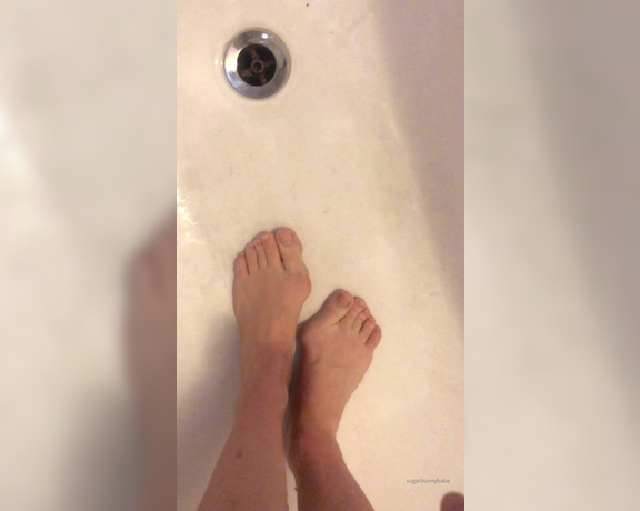 Miss Bunny aka sugarbunnybabe Foot Fetish - 02-20-2020 OnlyFans Video - Bunions get a nice lil scrub after a long run