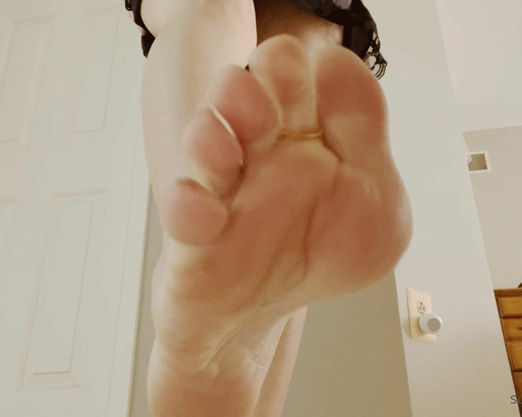 Miss Bunny aka sugarbunnybabe Foot Fetish - 02-06-2021 OnlyFans Video - Send if you want to be crushed beneath my perfect, godly feet