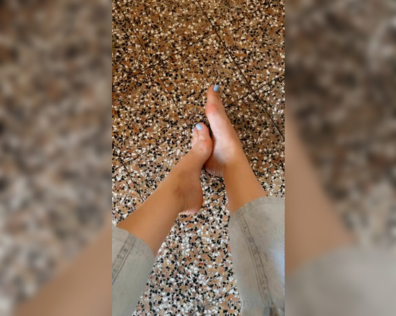 Miss Bunny aka sugarbunnybabe Foot Fetish - 07-01-2021 OnlyFans Video - A new month means new opportunities to serve my precious feet