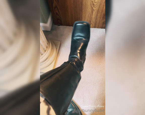 Miss Bunny aka sugarbunnybabe Foot Fetish - 10-01-2021 OnlyFans Video - These ball crushers are wrecking your wallet this payday, my little boot slut