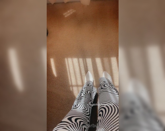 Miss Bunny aka sugarbunnybabe Foot Fetish - 09-25-2021 OnlyFans Video - Its a beautiful day for boot worship, isnt it