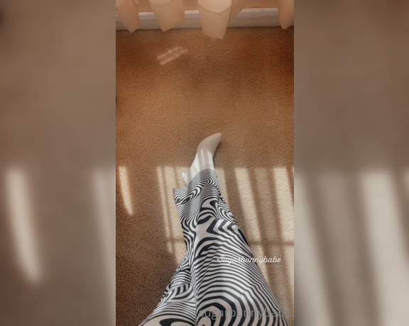 Miss Bunny aka sugarbunnybabe Foot Fetish - 09-25-2021 OnlyFans Video - Its a beautiful day for boot worship, isnt it