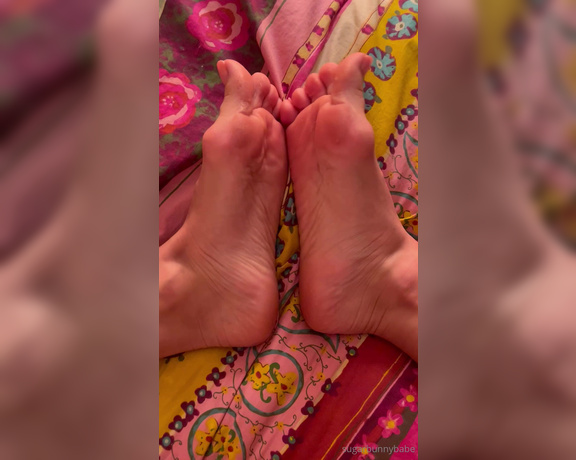 Miss Bunny aka sugarbunnybabe Foot Fetish - 09-30-2023 OnlyFans Video - This is your job soften my callouses, my foot boy