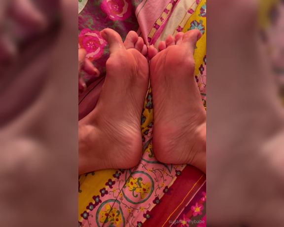 Miss Bunny aka sugarbunnybabe Foot Fetish - 09-30-2023 OnlyFans Video - This is your job soften my callouses, my foot boy