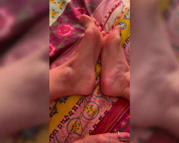 Miss Bunny aka sugarbunnybabe Foot Fetish - 09-30-2023 OnlyFans Video - This is your job soften my callouses, my foot boy