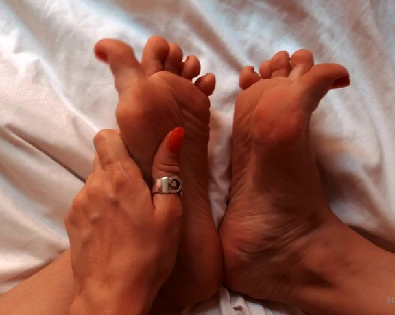 Miss Bunny aka sugarbunnybabe Foot Fetish - 05-25-2020 OnlyFans Video - Tip to kiss