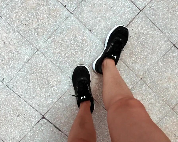 Miss Bunny aka sugarbunnybabe Foot Fetish - 06-14-2020 OnlyFans Video - Tell me how badly you want to lick these sweaty toes after my hot workout with