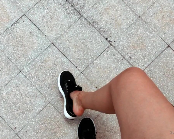 Miss Bunny aka sugarbunnybabe Foot Fetish - 06-14-2020 OnlyFans Video - Tell me how badly you want to lick these sweaty toes after my hot workout with