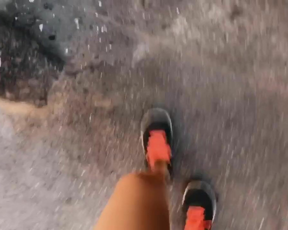 Miss Bunny aka sugarbunnybabe Foot Fetish - 08-20-2020 OnlyFans Video - I just went for a long run in my dirty, old sneakers