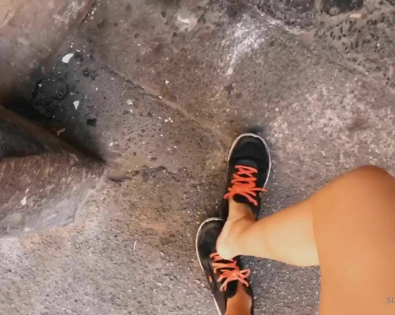 Miss Bunny aka sugarbunnybabe Foot Fetish - 08-20-2020 OnlyFans Video - I just went for a long run in my dirty, old sneakers