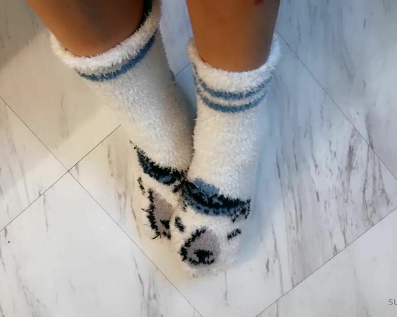 Miss Bunny aka sugarbunnybabe Foot Fetish - 09-22-2020 OnlyFans Video - Youre dying to peel my cute socks off with your teeth, arent you