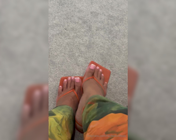 Fleek Feet aka herfeetonfleek_ Foot Fetish - 06-30-2024 OnlyFans Video - Frenchiessssss