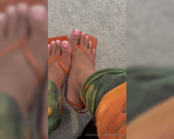 Fleek Feet aka herfeetonfleek_ Foot Fetish - 06-30-2024 OnlyFans Video - Frenchiessssss