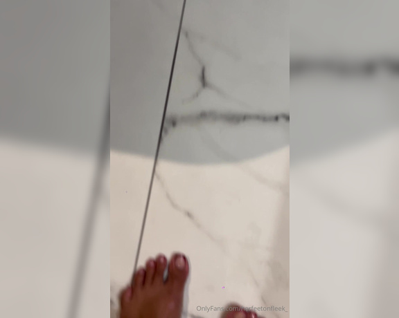 Fleek Feet aka herfeetonfleek_ Foot Fetish - 11-09-2024 OnlyFans Video - Beautiful feet