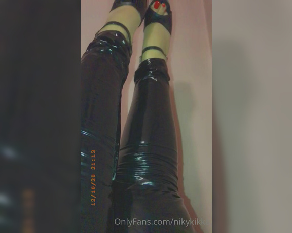 Nikykikka aka nikykikka Foot Fetish - 12-10-2020 OnlyFans Video - New nails with pleaser