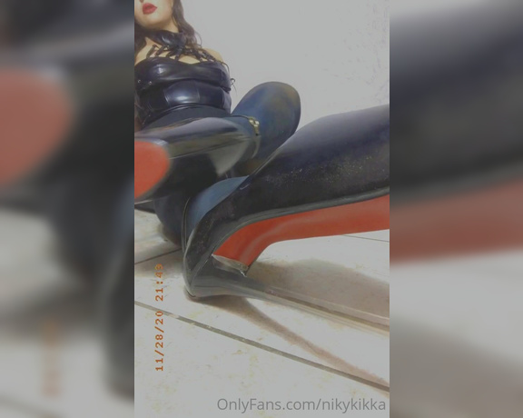 Nikykikka aka nikykikka Foot Fetish - 11-29-2020 OnlyFans Video - Play with pleaser