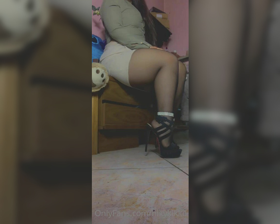 Nikykikka aka nikykikka Foot Fetish - 01-29-2021 OnlyFans Video - Heels baby