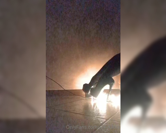 Nikykikka aka nikykikka Foot Fetish - 12-26-2020 OnlyFans Video - Follow the light