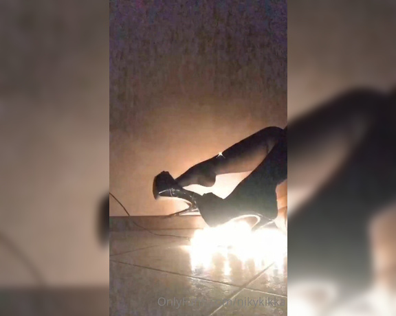 Nikykikka aka nikykikka Foot Fetish - 12-26-2020 OnlyFans Video - Follow the light