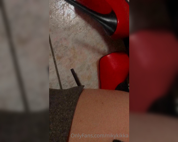 Nikykikka aka nikykikka Foot Fetish - 04-19-2021 OnlyFans Video - Red passion