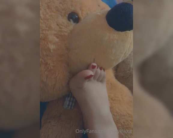 Nikykikka aka nikykikka Foot Fetish - 05-31-2021 OnlyFans Video - Cuddle