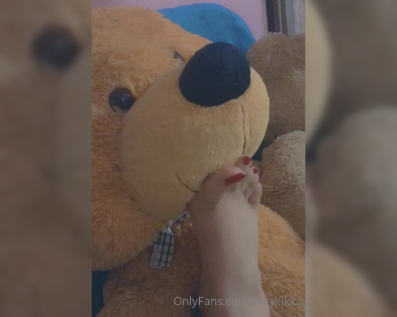 Nikykikka aka nikykikka Foot Fetish - 05-31-2021 OnlyFans Video - Cuddle