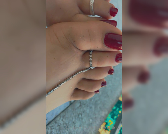 Nikykikka aka nikykikka Foot Fetish - 07-21-2021 OnlyFans Video - New colour for my baby