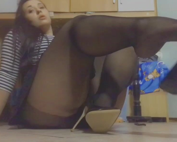 Nikykikka aka nikykikka Foot Fetish - 10-11-2021 OnlyFans Video - Elegance