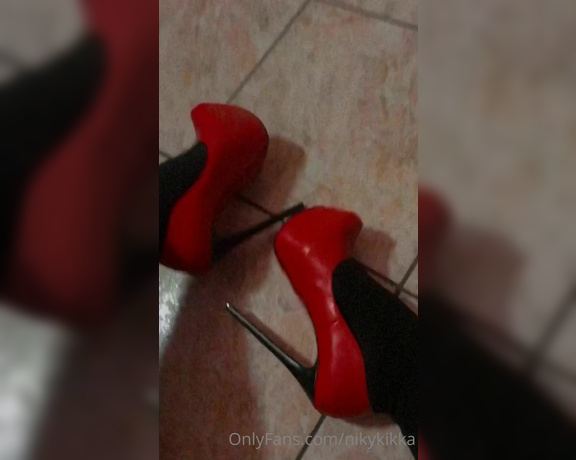 Nikykikka aka nikykikka Foot Fetish - 01-11-2022 OnlyFans Video - Red night