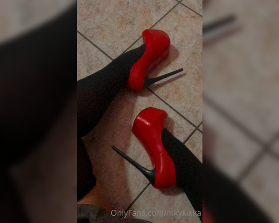 Nikykikka aka nikykikka Foot Fetish - 01-11-2022 OnlyFans Video - Red night