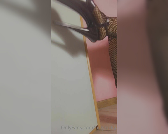 Nikykikka aka nikykikka Foot Fetish - 01-10-2022 OnlyFans Video - This sound_lz69