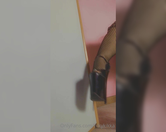 Nikykikka aka nikykikka Foot Fetish - 01-10-2022 OnlyFans Video - This sound_lz69