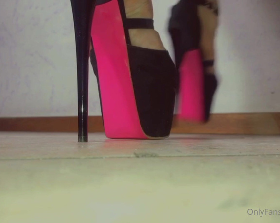 Nikykikka aka nikykikka Foot Fetish - 01-22-2022 OnlyFans Video - Walk and