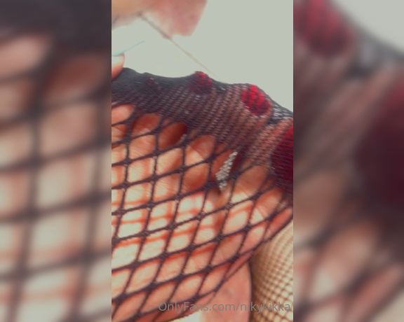 Nikykikka aka nikykikka Foot Fetish - 02-27-2022 OnlyFans Video - And touch