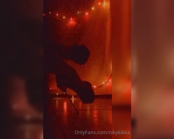 Nikykikka aka nikykikka Foot Fetish - 03-06-2022 OnlyFans Video - You like the light