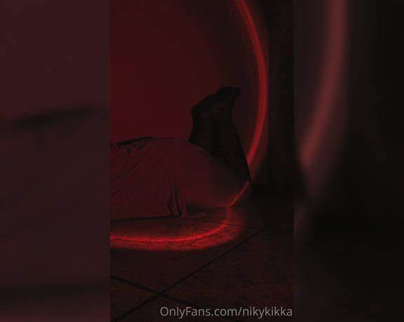 Nikykikka aka nikykikka Foot Fetish - 04-01-2022 OnlyFans Video - Mysterious