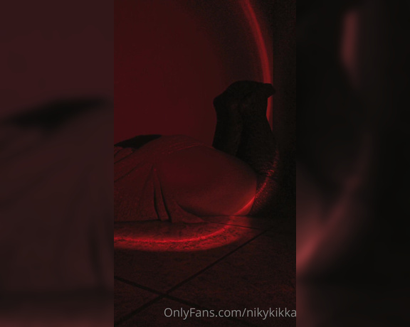 Nikykikka aka nikykikka Foot Fetish - 04-01-2022 OnlyFans Video - Mysterious