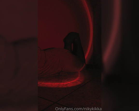 Nikykikka aka nikykikka Foot Fetish - 04-01-2022 OnlyFans Video - Mysterious