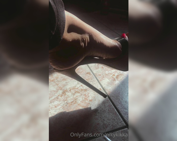 Nikykikka aka nikykikka Foot Fetish - 04-05-2022 OnlyFans Video - Sweet morning_2cv5