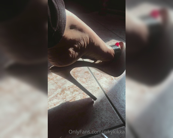 Nikykikka aka nikykikka Foot Fetish - 04-05-2022 OnlyFans Video - Sweet morning_2cv5