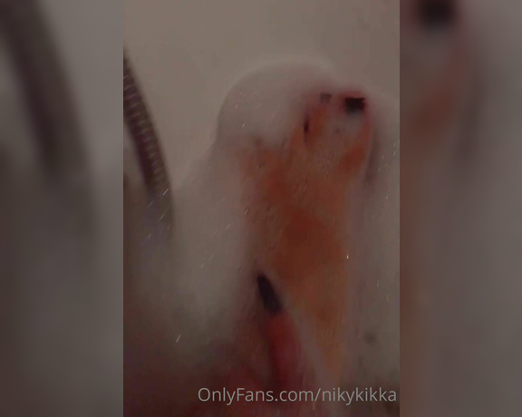 Nikykikka aka nikykikka Foot Fetish - 05-03-2022 OnlyFans Video - Bath feet time