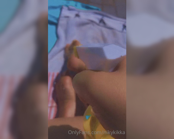 Nikykikka aka nikykikka Foot Fetish - 06-11-2022 OnlyFans Video - More water