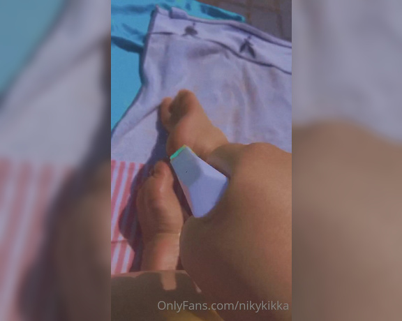 Nikykikka aka nikykikka Foot Fetish - 06-11-2022 OnlyFans Video - More water