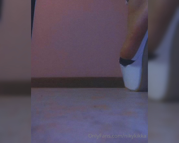 Nikykikka aka nikykikka Foot Fetish - 06-22-2022 OnlyFans Video - Sweet morning_hb0r